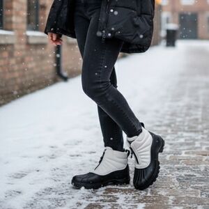 Sperry 🌎  Black and White Winter Boots Sz 8